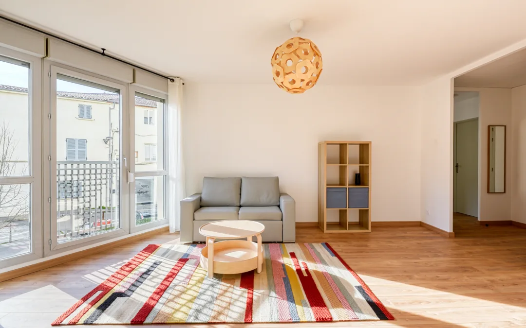 Oullins centre  – T2 entièrement rénové et meublé – déjà loué